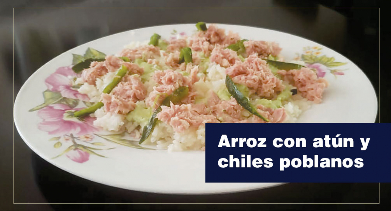 Arroz con at&uacute;n y chiles poblanos